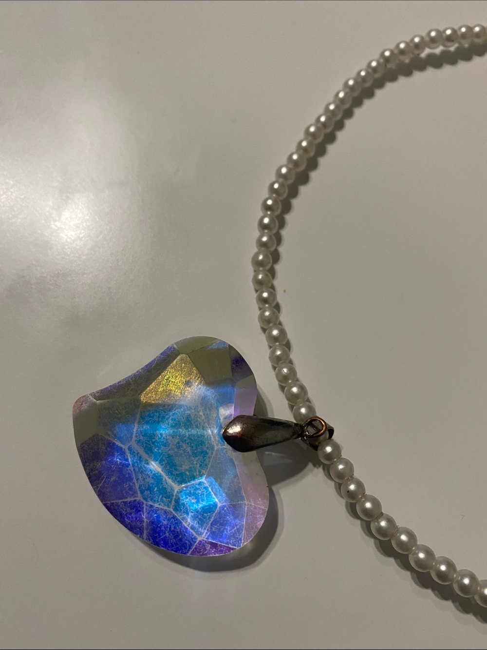 Pearl Beaded Necklace with Iridescent Heart Pendant - White - Picture 3 of 5